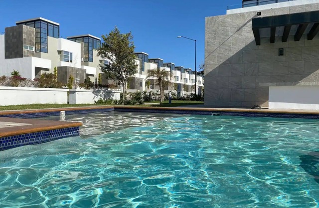 House 3 floors with ocean views and community pool