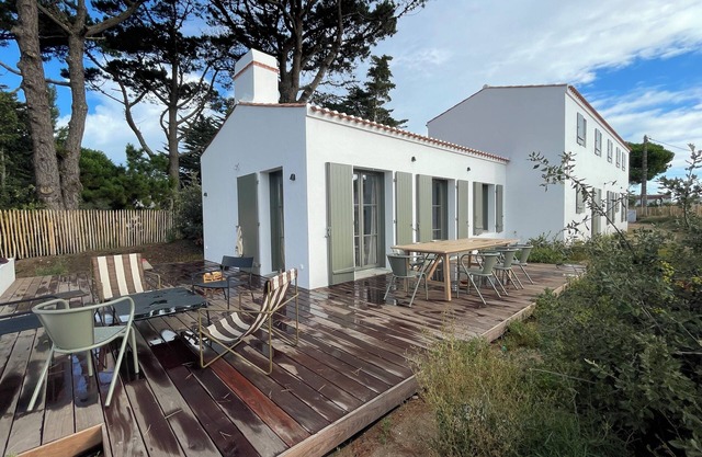 House 5 minutes from Luzeronde beach