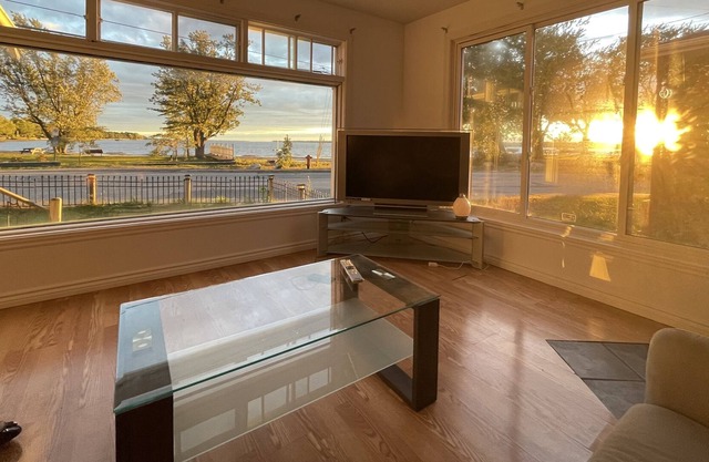 House/Chalet facing the Beach