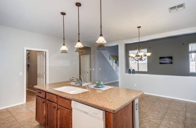 House completely furnished, (Pet friendly) backyard sunset view