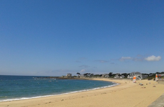 house direct access to the beach, terrace facing south