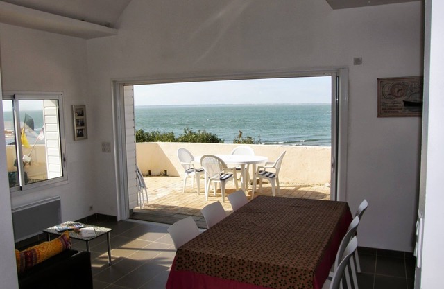 HOUSE FACING THE SEA 180° IMPRENSABLE VIEW, 3 BEDROOMS, bright renovated