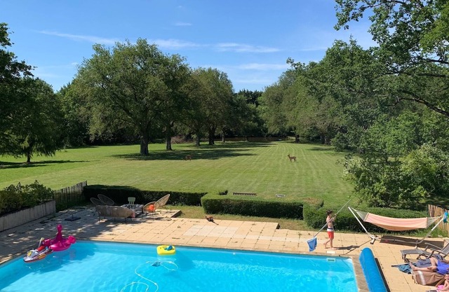 House for 15 people with swimming pool and fireplace