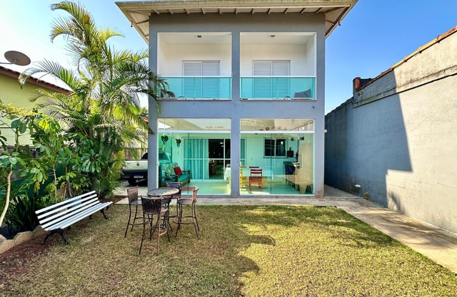 HOUSE FOR 12 OR 16 PEOPLE. 3 MINUTES FROM THE BEACH. IN THE CENTER OF BERTIOGA