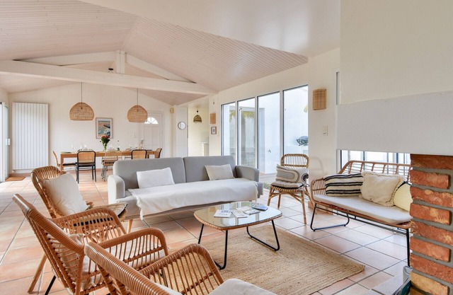 House for 14 - 150 m from La Clère beach