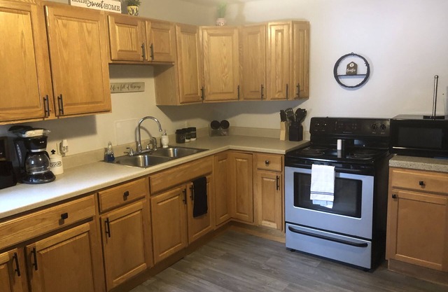 House for the Whole Family! Sleeps 7!