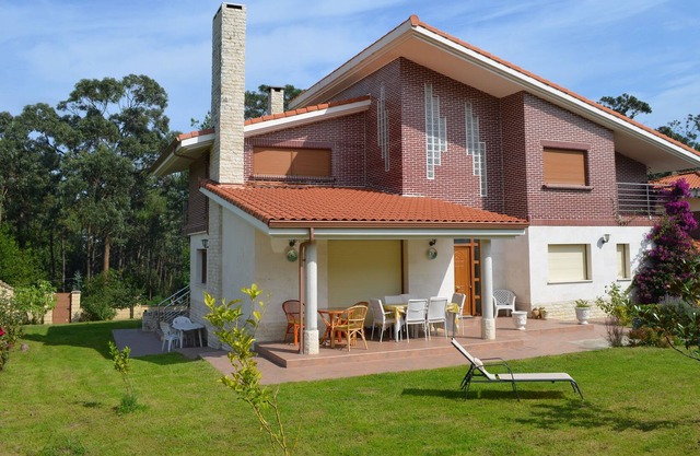 HOUSE, GARDEN, WIFI NEAR THE BEACH IN SOMO FOR 12 PEOPLE, BODEG