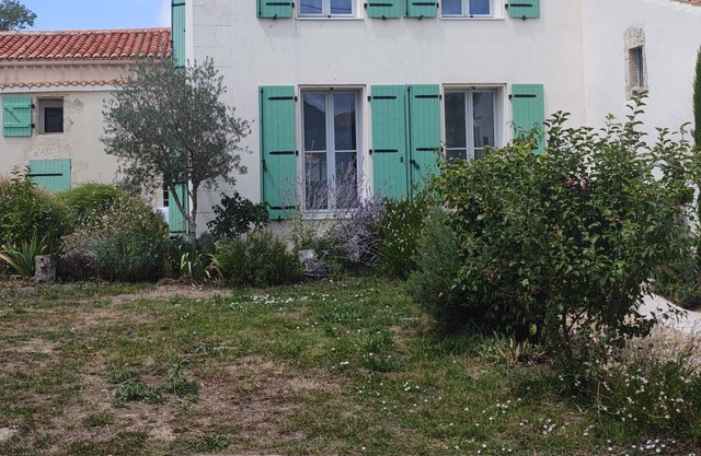 House / Gîte 5* - renovated with private and covered swimming pool