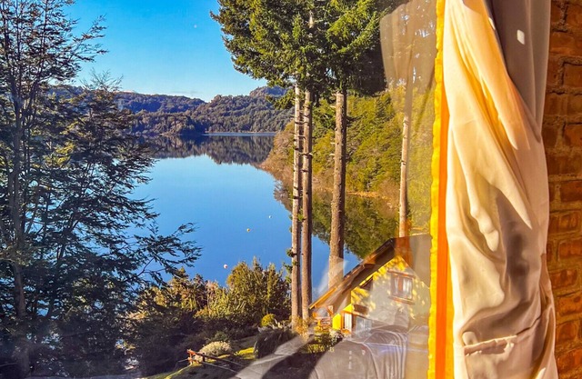 House in Bariloche: stunning views of the lake and mountains