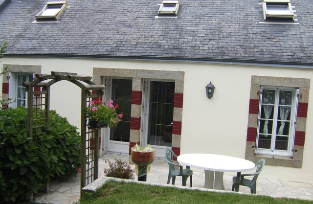House in a pastoral setting: 2 or 4 people
