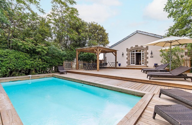 House in an authentic estate, with private swimming pool