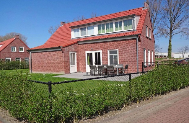 House in Netherlands for 8 with Modern Comfort