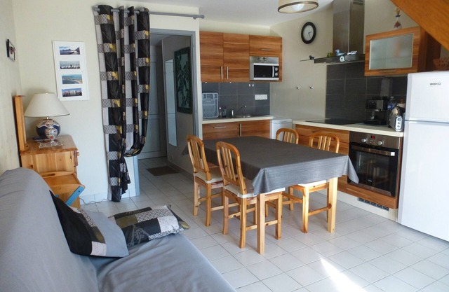 house in residence, indoor pool, 350 m beach and wild coast