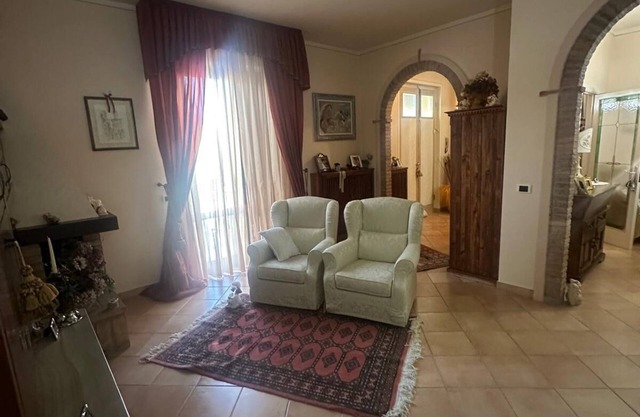 House in the middle of Tuscany within walking distance of major cities