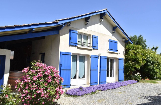 House in the vineyard of BORDEAUX-BOURG-BLAYE-CNPE