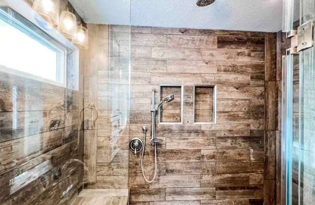 House in the Woods - relax or entertain in remodeled open floor plan
