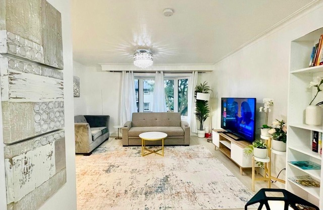 House near Toronto Pearson Airport