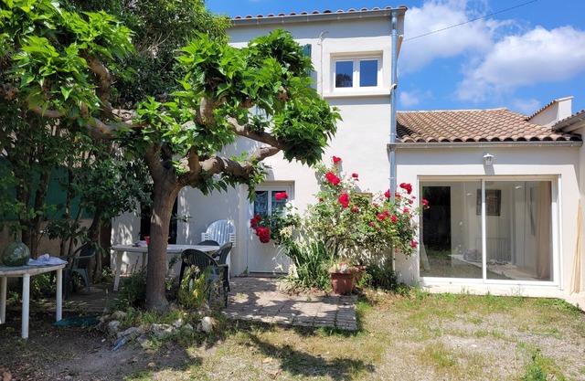 House of charm prox pezenas, sea and lake