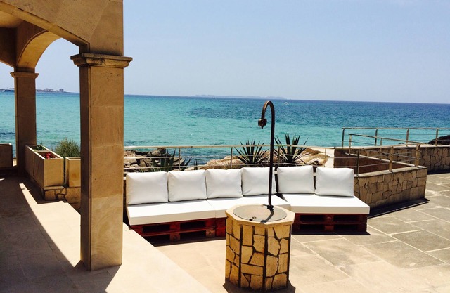 HOUSE OF DREAM ON THE SEA