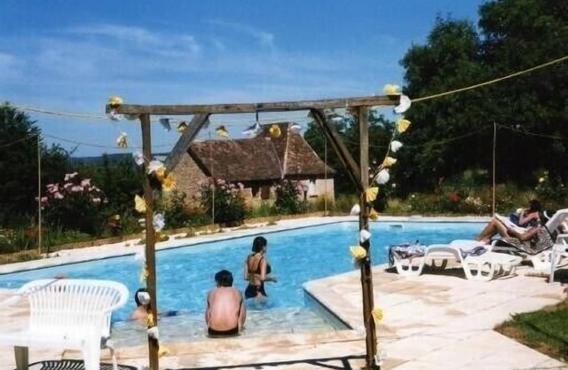 House of Perigourdine character in 7 hectare area overlooking the DORDOGNE valley