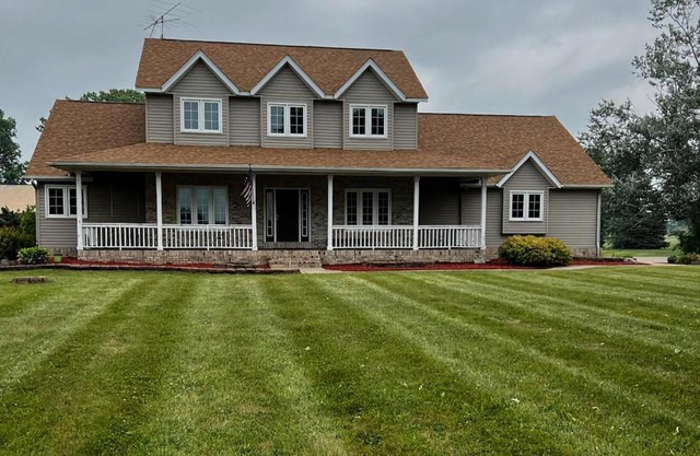 House On Grass Runway with Fly-In/Fly-Out Access