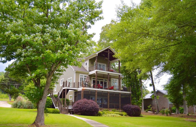 House on Lake Guntersville Main Channel - Near Waterfront Grocery