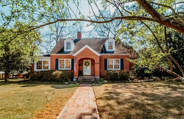 House on the Hill-The Perfect Master's Rental!