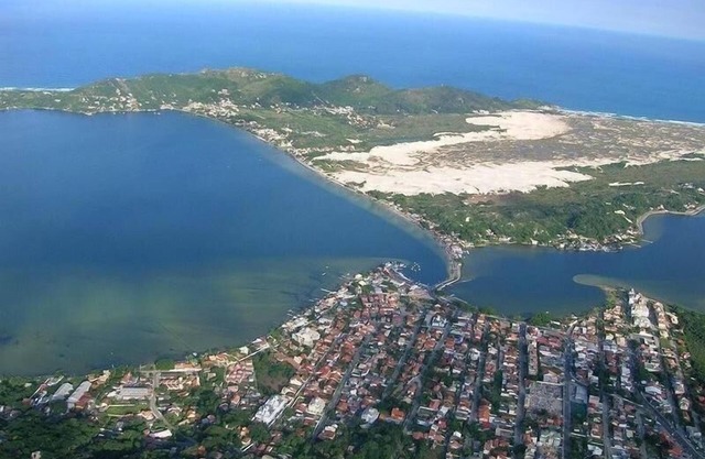 House on the lagoon with 2 bedrooms, 2 bathrooms, internet, 300m from the beach.