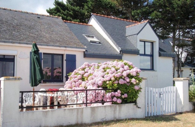 House sea view, feet in the water and the beach