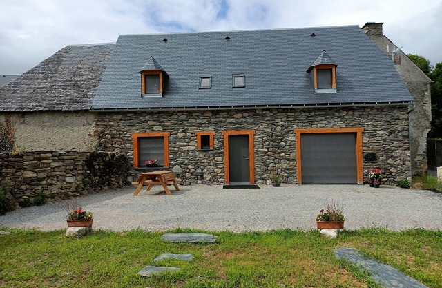 House sleeps 8 2 min from Saint Lary Soulan