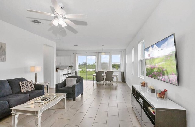 House · The Full House Getaway - Large 3 bedroom House !