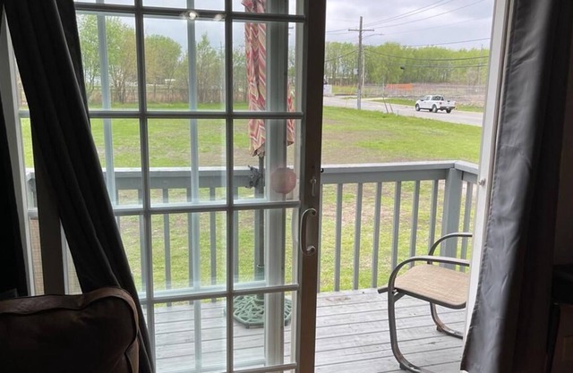 House to rent / rest. 25 min away from chicago!