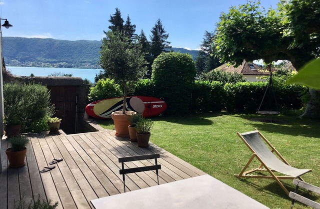 House, Veyrier du Lac close to the Lake and daily shopping.