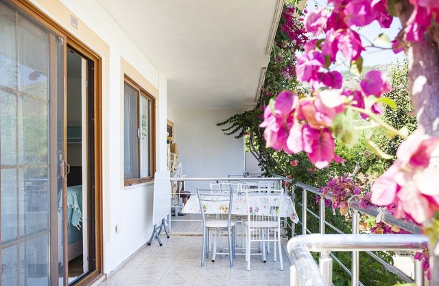 House w Balcony and Garden 1 min to Beach in Datca