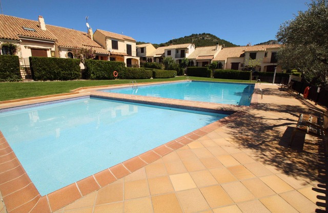 House with air-conditioning, private garden and shared swimming pool