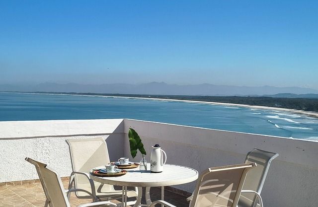 House with beautiful sea view, 5 minutes from the beach and trails of Barra de Guaratiba