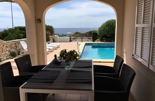 House with direct sea view, close to the beach and marina