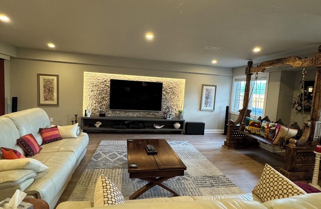 House with five bedrooms and 4.5 washroom on Steeles/financial drive