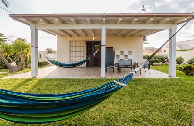 House with garden near the sea (Il Patio sul Mare)