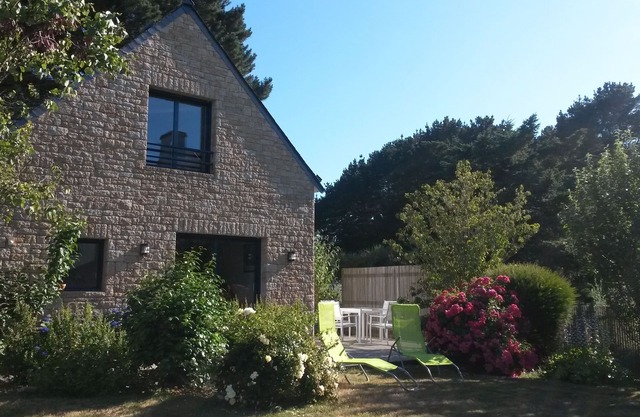 House with garden on the verge of the Morbihan bay
