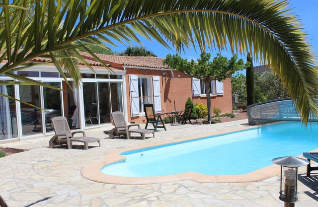 House with large garden and private pool
