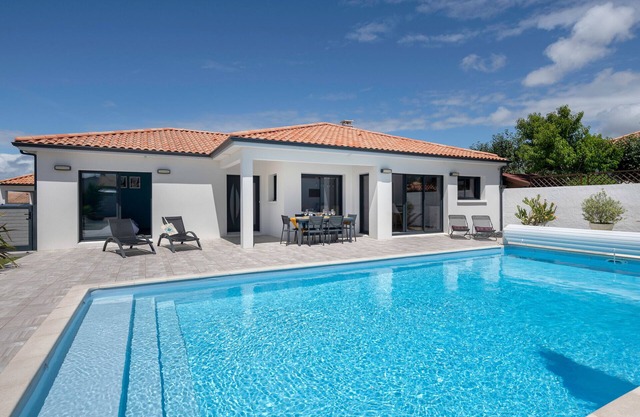House with pool in La Plaine sur Mer