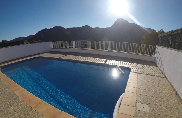 HOUSE WITH POOL AND IMPRESSIVE VIEWS