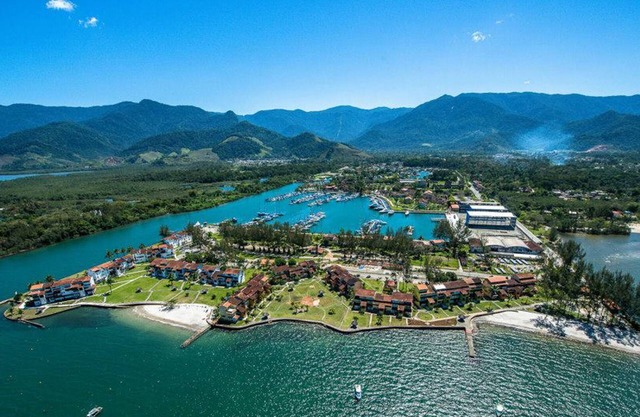 House with Pool, Barbecue, Deck and 5 Bedrooms in Condominium - Angra dos Reis