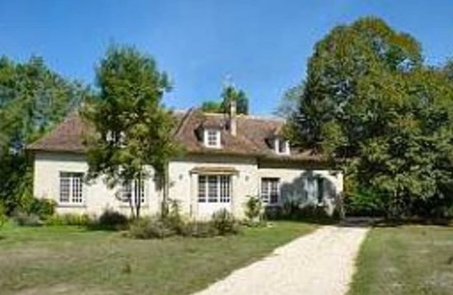 House with Pool Bordering the Dordogne River
