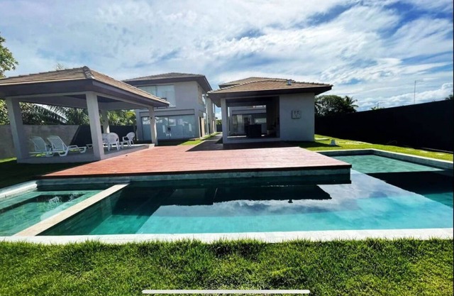 House with pool on the best beach in Itacimirim!