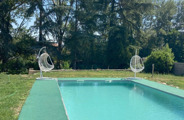 House with private pool, barbecue, large garden, ideally located