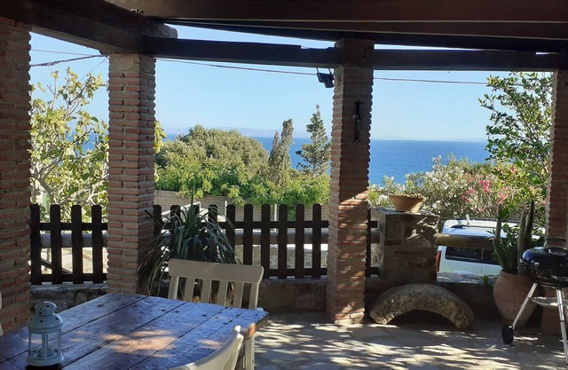 HOUSE WITH SEA VIEWS AND VIRGIN BEACHES. FREE WIFI. PUNTA PALOMA, RATE,