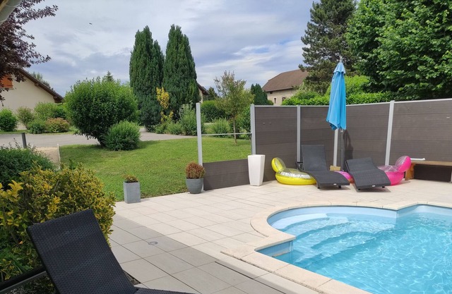 House with swimming pool ... capacity 7 people
