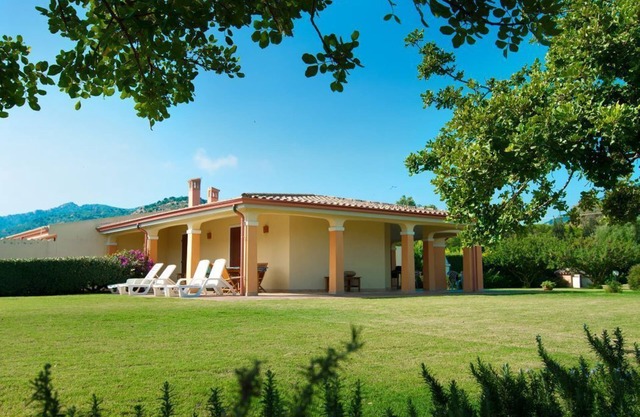 House Zaffiro, 6 sleeps, air c., 800 meters from Su Giudeu beach and Golf